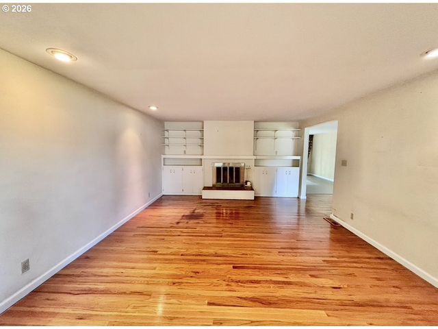 45 RUSTIC Pl, Eugene, OR 97401