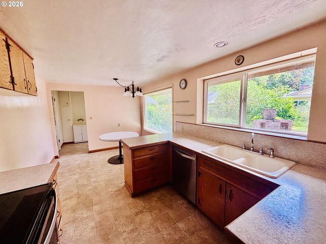 45 RUSTIC Pl, Eugene, OR 97401