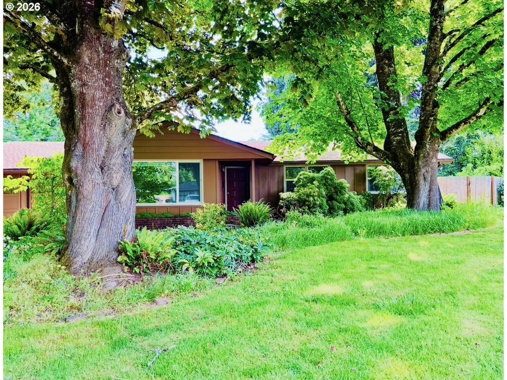 45 RUSTIC Pl, Eugene, OR 97401