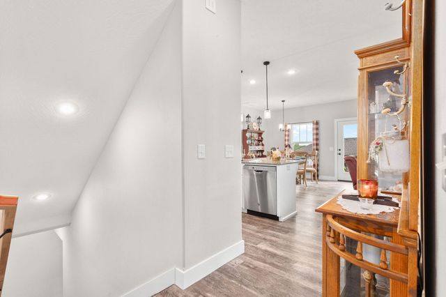 816 S Ridgemont Drive, Nixa, MO 65714