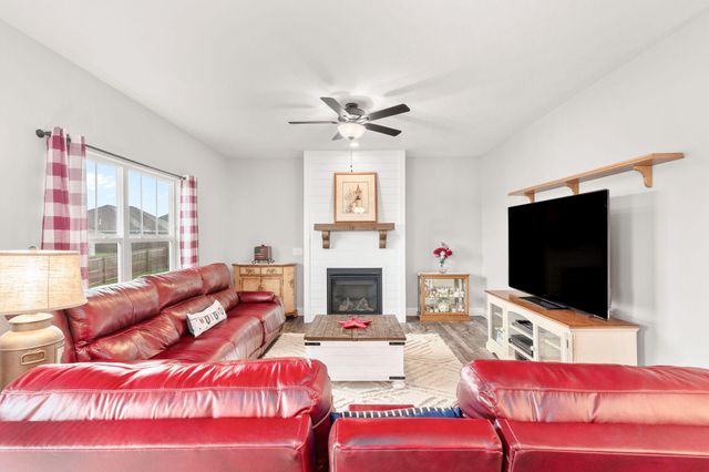 816 S Ridgemont Drive, Nixa, MO 65714