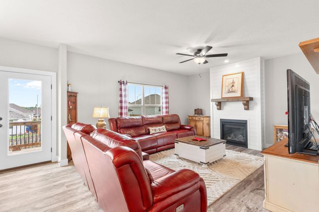 816 S Ridgemont Drive, Nixa, MO 65714