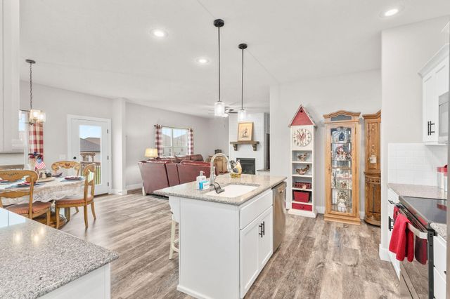 816 S Ridgemont Drive, Nixa, MO 65714
