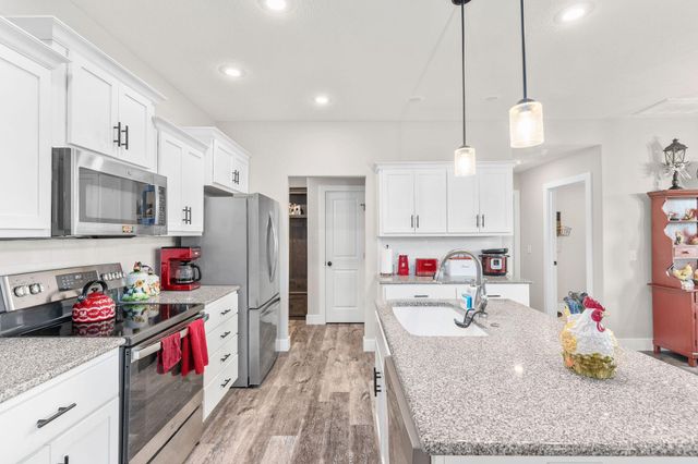 816 S Ridgemont Drive, Nixa, MO 65714