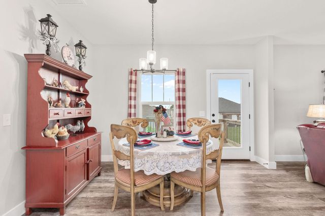 816 S Ridgemont Drive, Nixa, MO 65714