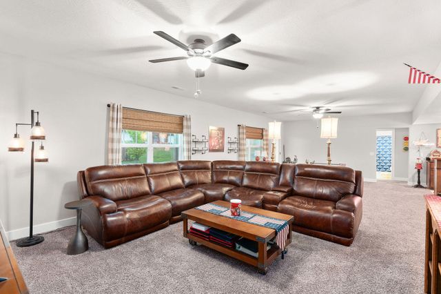 816 S Ridgemont Drive, Nixa, MO 65714