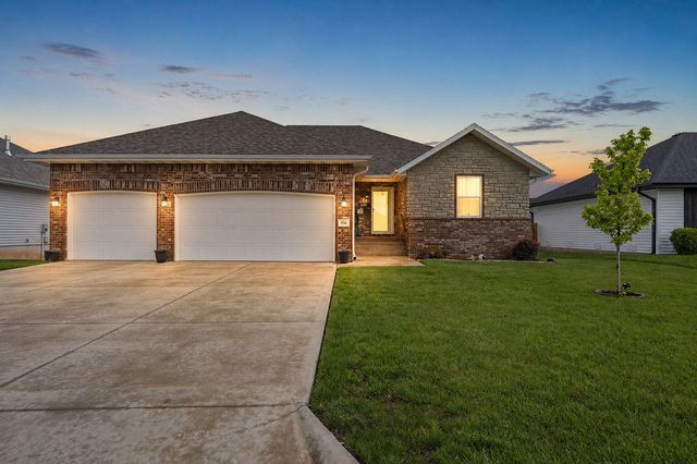 816 S Ridgemont Drive, Nixa, MO 65714