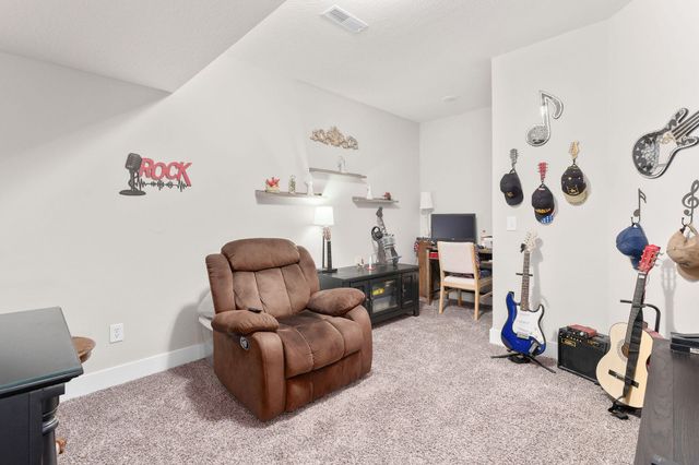 816 S Ridgemont Drive, Nixa, MO 65714