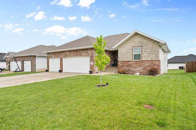 816 S Ridgemont Drive, Nixa, MO 65714
