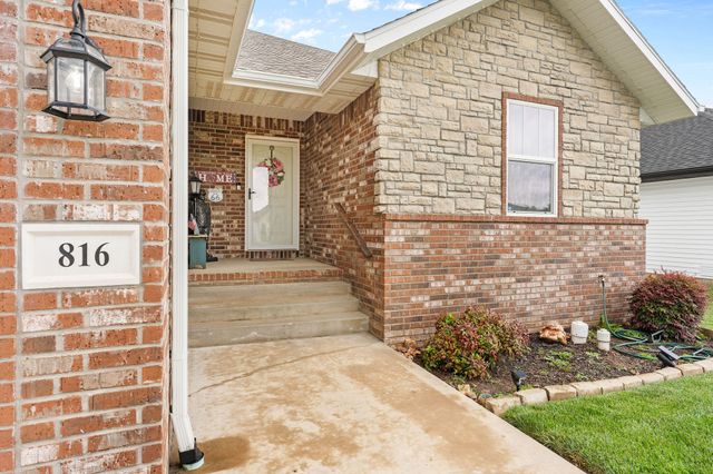 816 S Ridgemont Drive, Nixa, MO 65714