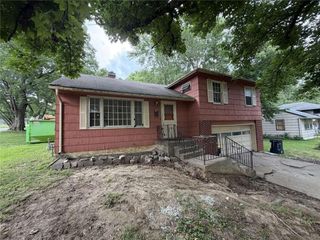 5401 Smalley Avenue, Kansas City, MO 64129