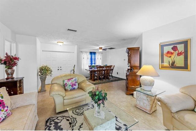 2219 SE 8th ST, Cape Coral, FL 33990