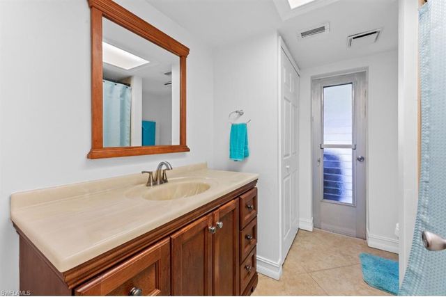 2219 SE 8th ST, Cape Coral, FL 33990