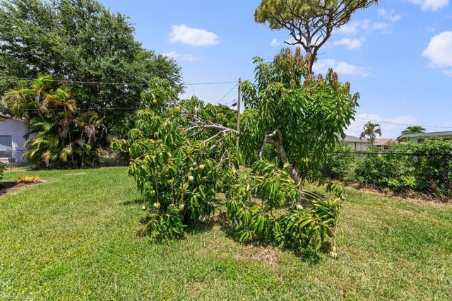 2219 SE 8th ST, Cape Coral, FL 33990