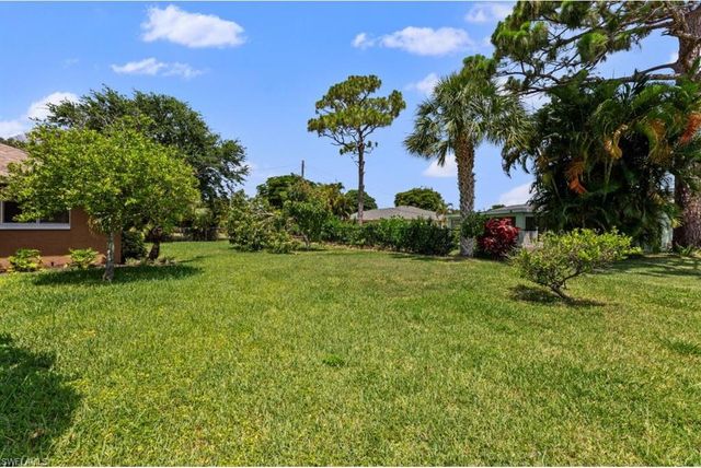 2219 SE 8th ST, Cape Coral, FL 33990