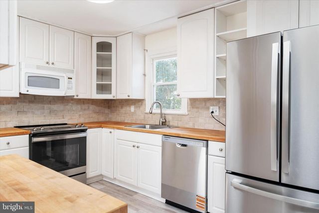 1040 HYDE PARK DR, Annapolis, MD 21403