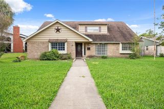 1705 20th Avenue N, Texas City, TX 77590
