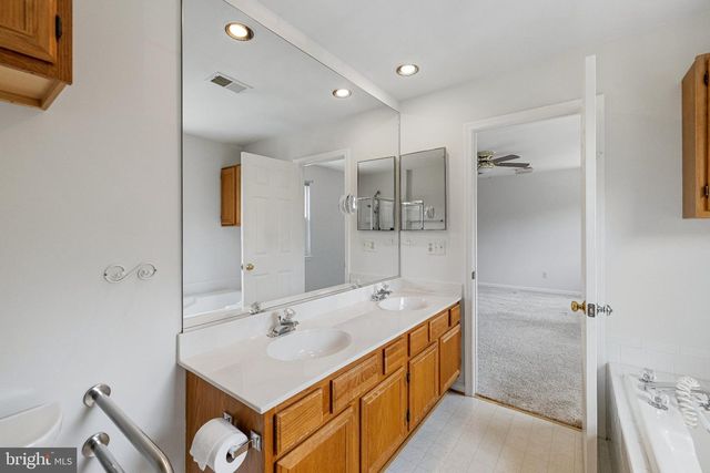 6 CASTLEBAR CT, Gaithersburg, MD 20886