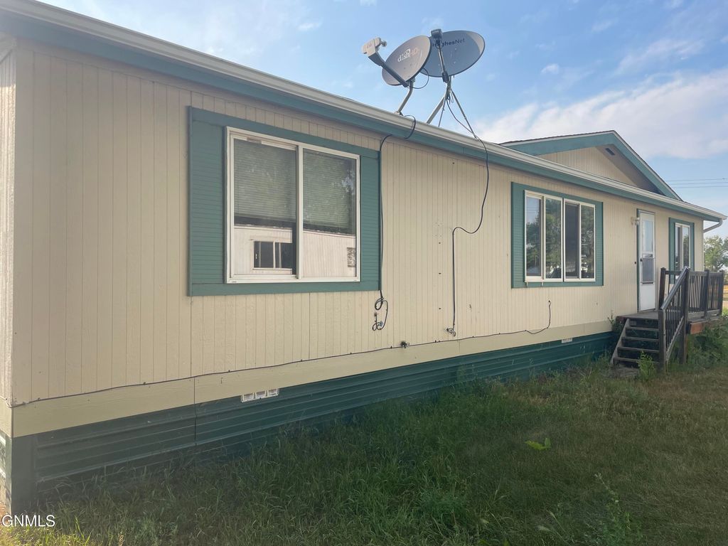 210 Section Avenue, Medicine Lake, MT 59247