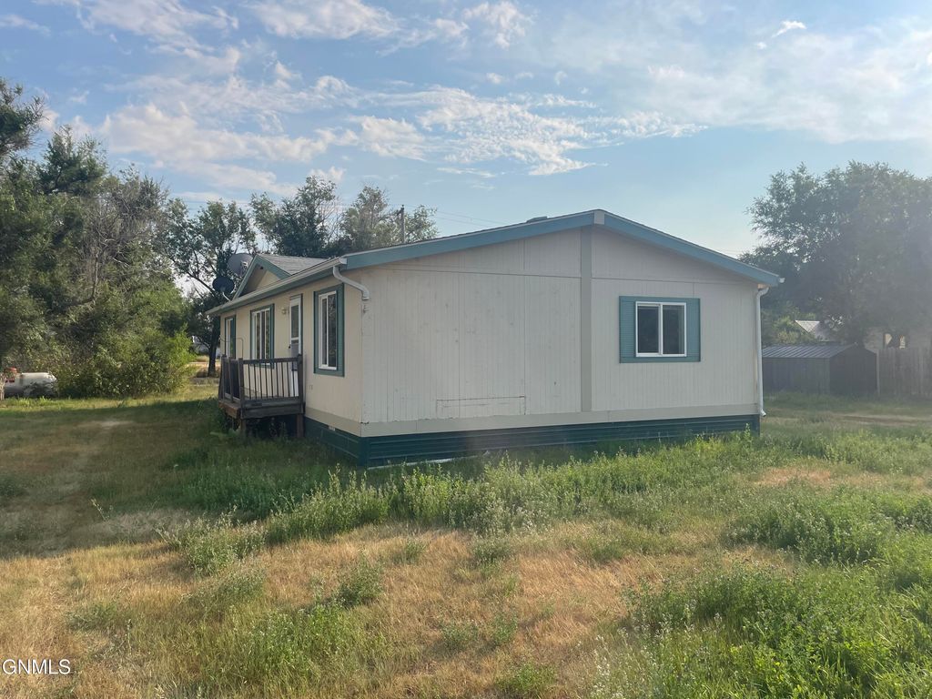 210 Section Avenue, Medicine Lake, MT 59247 photo 2