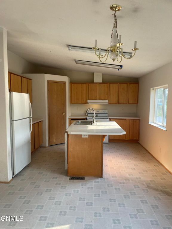 210 Section Avenue, Medicine Lake, MT 59247 photo 3