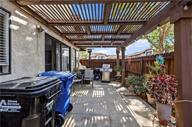 551 W Puente 1, Covina, CA 91722
