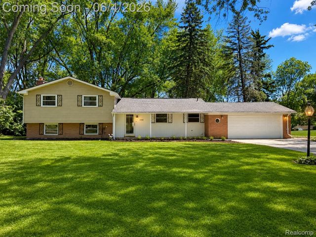 6382 Houghten Drive, Troy, MI 48098