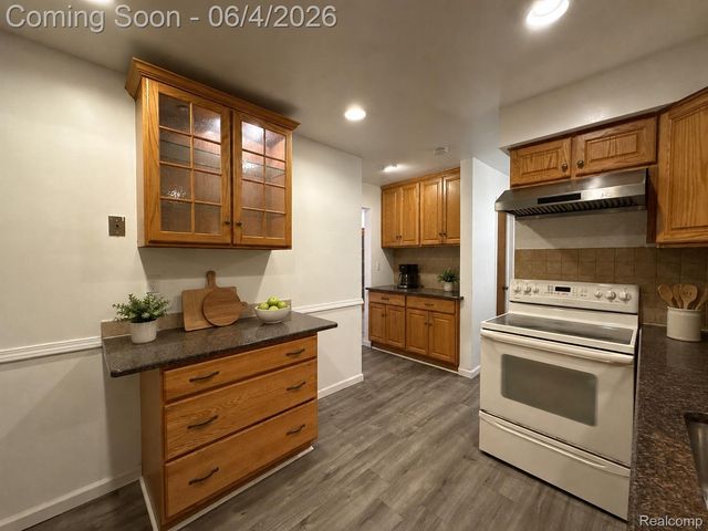 6382 Houghten Drive, Troy, MI 48098