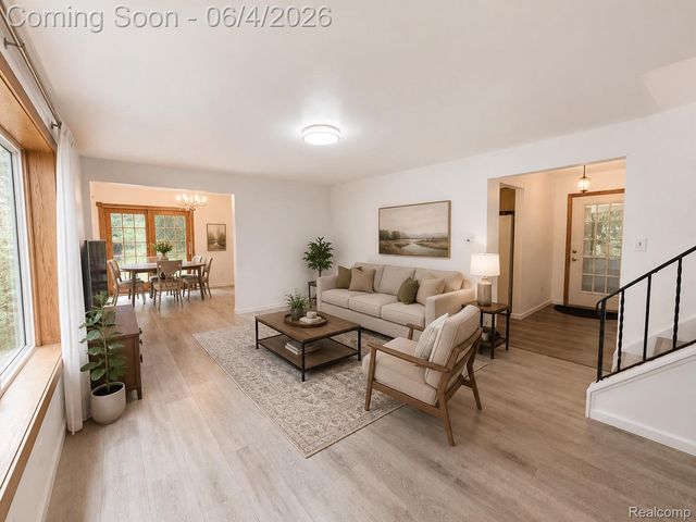 6382 Houghten Drive, Troy, MI 48098