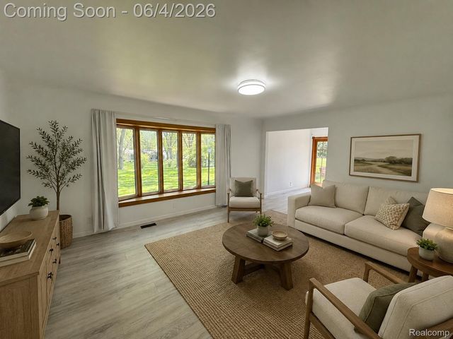 6382 Houghten Drive, Troy, MI 48098