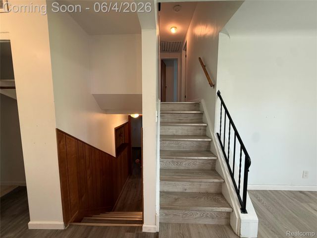 6382 Houghten Drive, Troy, MI 48098