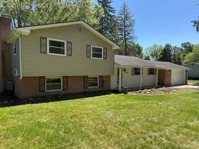 6382 Houghten Drive, Troy, MI 48098