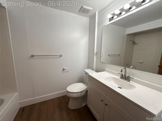 6382 Houghten Drive, Troy, MI 48098