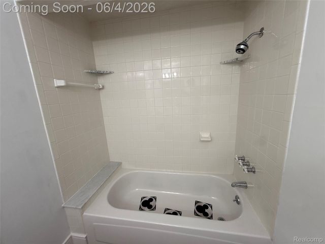 6382 Houghten Drive, Troy, MI 48098
