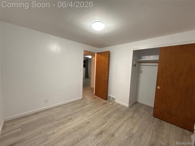 6382 Houghten Drive, Troy, MI 48098