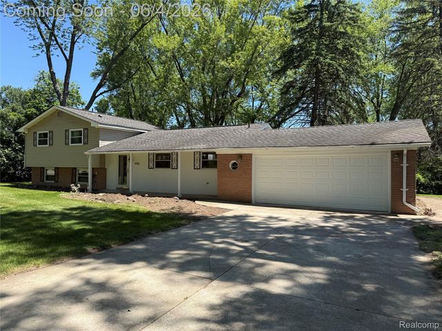 6382 Houghten Drive, Troy, MI 48098