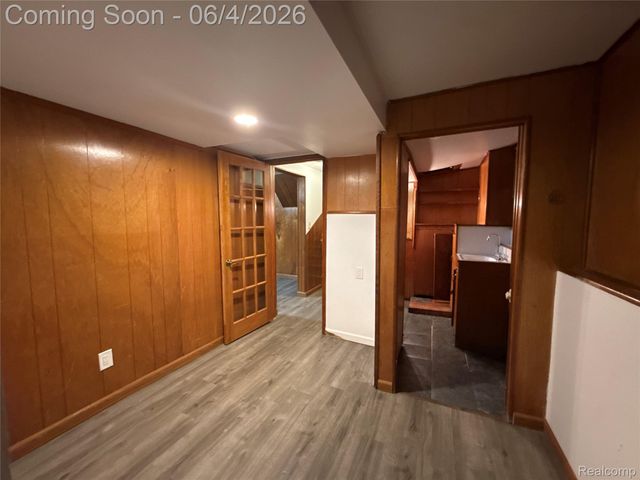 6382 Houghten Drive, Troy, MI 48098