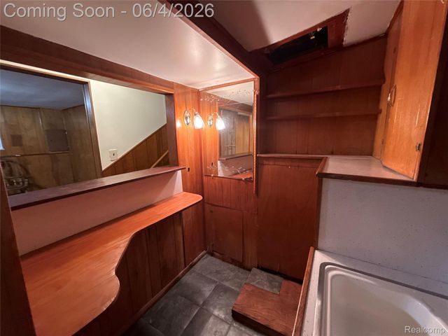 6382 Houghten Drive, Troy, MI 48098