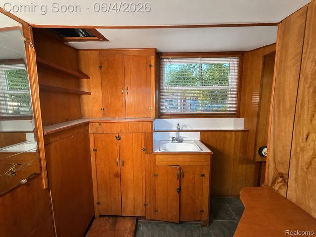 6382 Houghten Drive, Troy, MI 48098