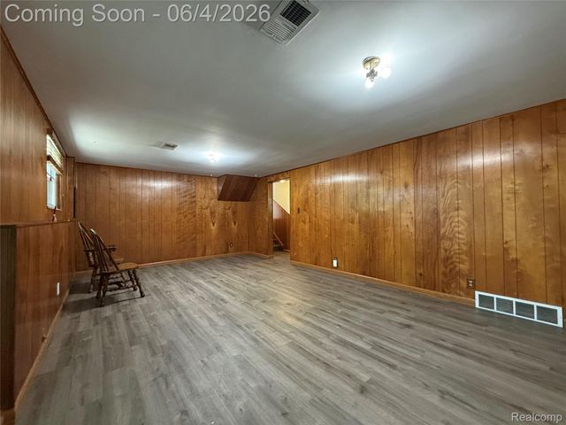 6382 Houghten Drive, Troy, MI 48098