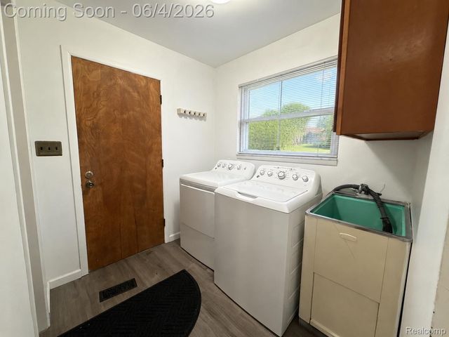 6382 Houghten Drive, Troy, MI 48098