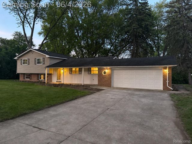 6382 Houghten Drive, Troy, MI 48098