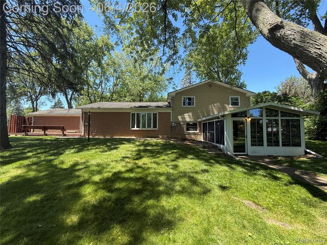 6382 Houghten Drive, Troy, MI 48098