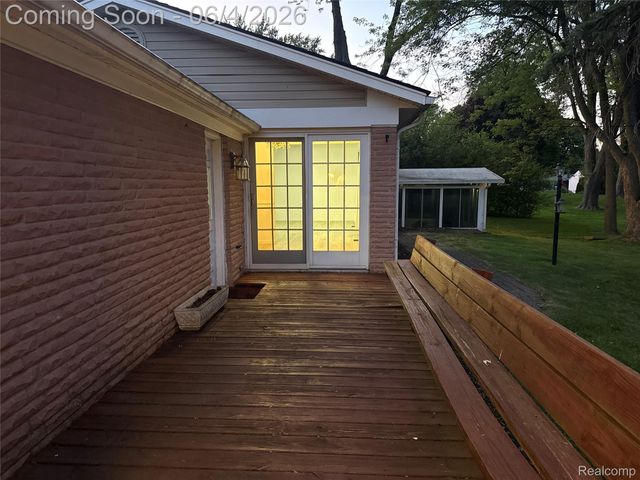 6382 Houghten Drive, Troy, MI 48098
