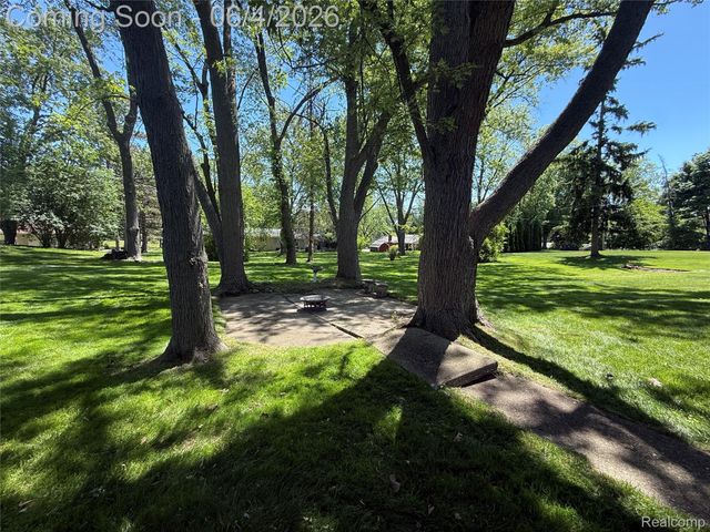 6382 Houghten Drive, Troy, MI 48098