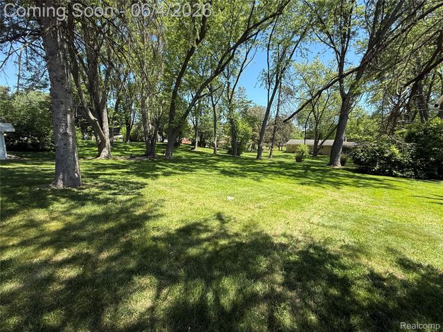 6382 Houghten Drive, Troy, MI 48098