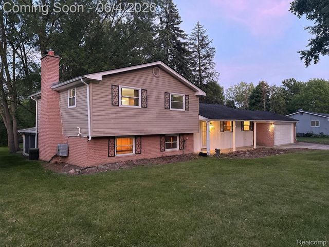 6382 Houghten Drive, Troy, MI 48098