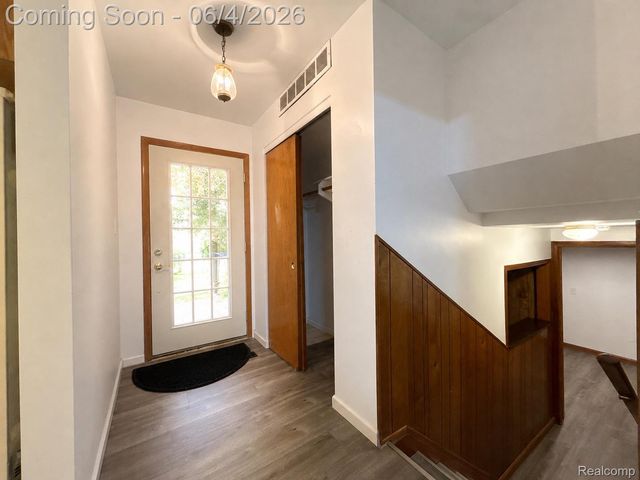 6382 Houghten Drive, Troy, MI 48098