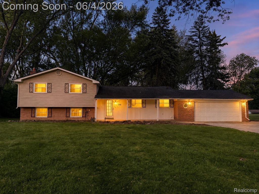 6382 Houghten Drive, Troy, MI 48098