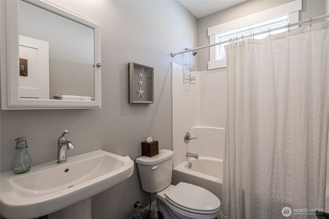 250 Bobcat Lane, Chelan, WA 98816